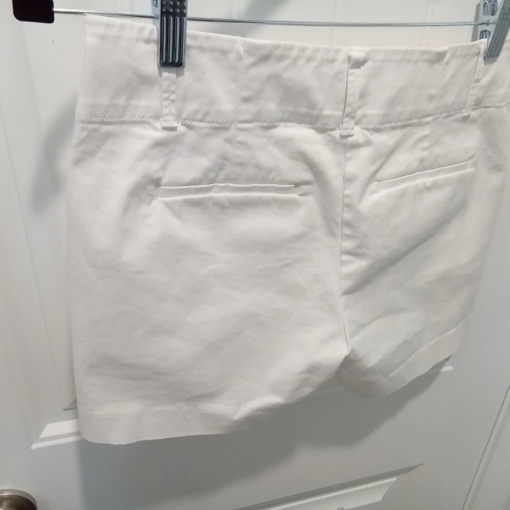 Ann Taylor Petite Size 2 P. Women's White Casual Shorts